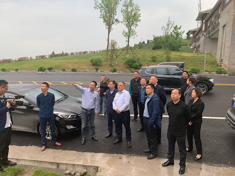 市、縣領導現場調研天馬50萬噸玻瓶項目(圖1)